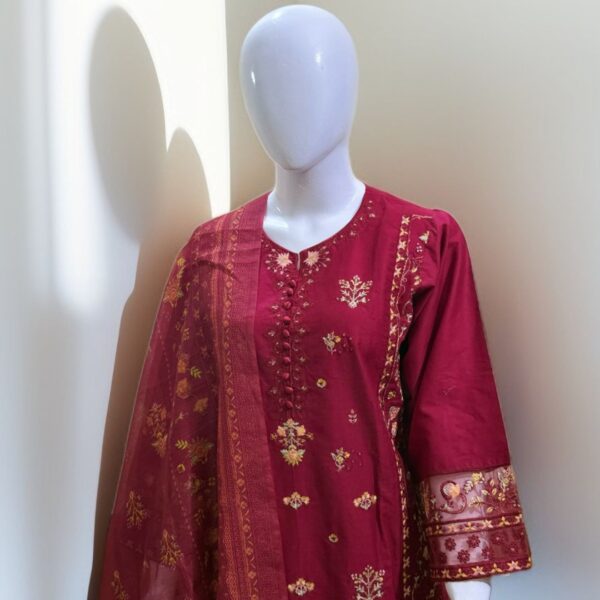 3 PC Embroidered Lawn (Pret)