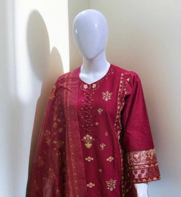 3 PC Embroidered Lawn (Pret)
