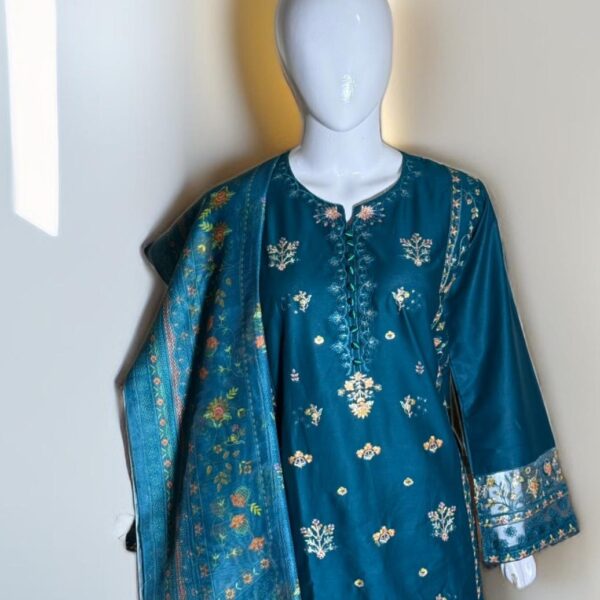 3 PC Embroidered Lawn (Pret)