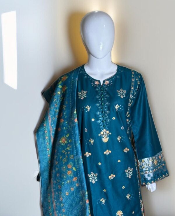 3 PC Embroidered Lawn (Pret)