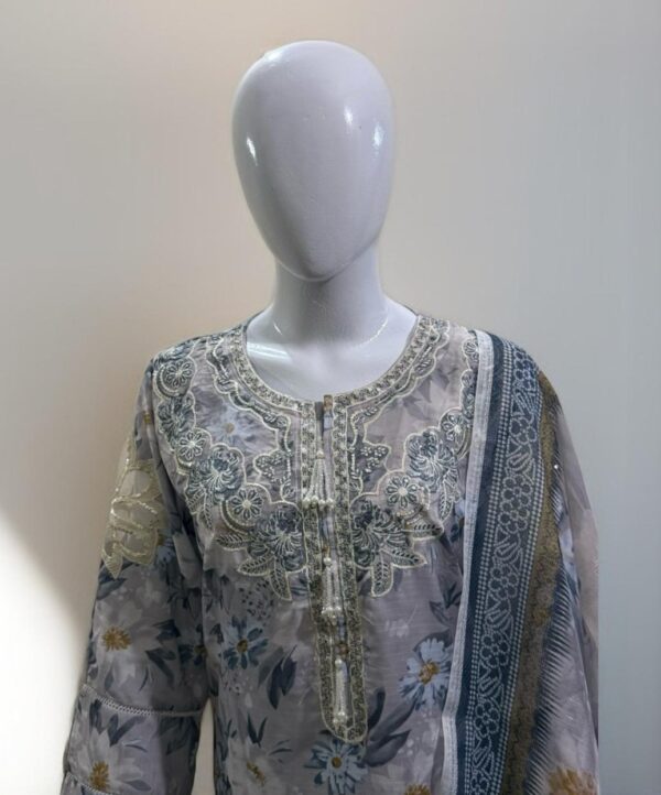 3 PC Embroidered Slub Lawn with applique patches (Pret)